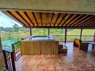Private Retreat with Jacuzzi & peace near Guatape rock - Guatapé - 4