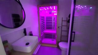Arty Appart - Sauna en option, Parking box privé, Balcon - Saint-Priest - 8