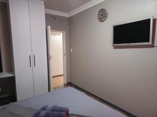 ZUCH Accommodation At Pafuri Self Catering - Comfort Apartment - Polokwane - 5