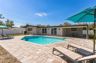 Coastal Comfort Getaway in the Heart of SRQ - 2