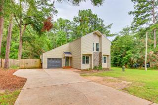 Daphne Home with Deck Close to Beaches and Parks! - Daphne - 0