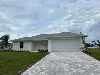 New Build With Heated Pool! Perfect for 2 families! - 0