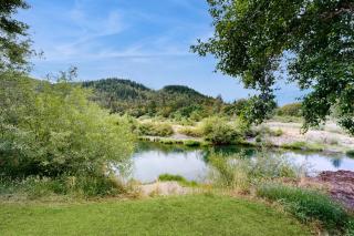 Lucky Strike Suite on the River - Myrtle Creek - 8