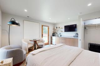 Lucky Strike Suite on the River - Myrtle Creek - 7