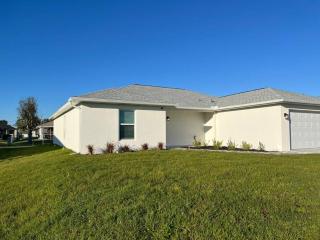 New Construction with Lanai! Great for 2 Families! - Cape Coral - 4