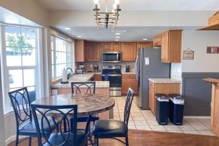 Chandler Chic Retreat - 8