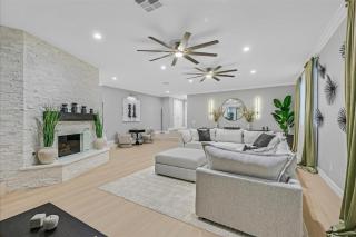 High-End 5 BR Villa w Pool, Gym, Hot Tub, Games - Las Vegas - 4