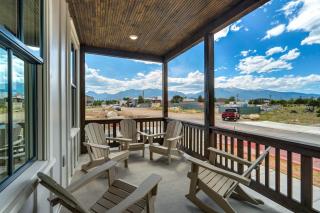 Whitewater Estate House & Guesthouse w Hot Tub - 1