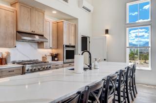 Whitewater Villa - 5BR Luxury Retreat with Hot Tub - 9