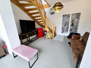 Duplex Apartment Ullstein- 4 Bedrooms, 2 bathrooms, living room, 2 parking spaces, Boxspringbeds, Family & Business apartment! - Berlino - 8