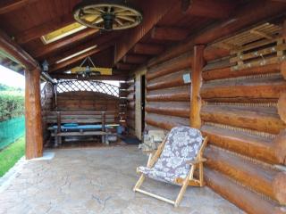Holzhütte mit überdachter Terrasse und Garten - Kopalino - 6