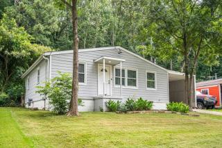 Modern Boho Getaway Close to APT Backyard - Atlanta - 2