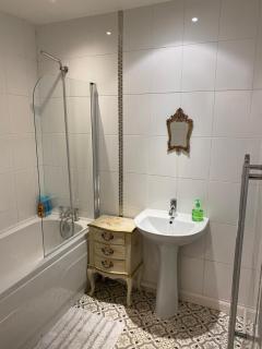 Beautiful & unique riverside town centre apartment - 4