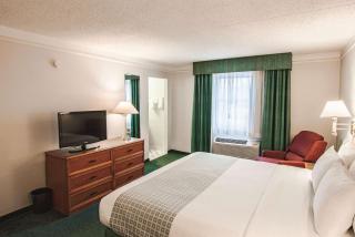 La Quinta Inn by Wyndham Indianapolis Airport Lynhurst - Indianápolis - 3