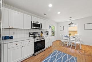 Cheerful 4 bedroom home 1 block from the Beach - Myrtle Beach - 1