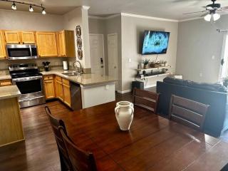Comfy 2 bed 2 bath Phoenix Paradise with Pool and Gym - Phoenix - 5