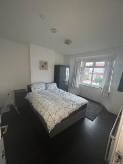 Spacious Family Home - Thornton Heath - 6