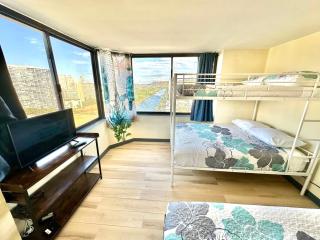 Ocean Canal Mountain View Steps from Waikiki Beach 6person - 0