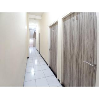 RedDoorz at Luxury Homestay near Kantor Regional II BKN Surabaya - Sidoarjo - 1