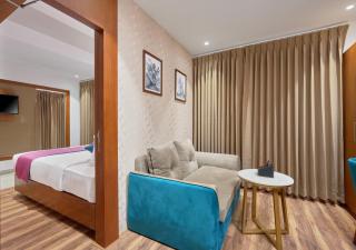 Q-White Crescent - Cochin - 4