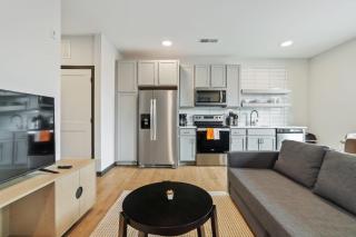 CozySuites on Mass with garage parking #5 - 4