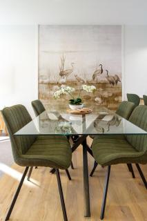 Warm Central City Apartment with 2 Free Carparks - 1