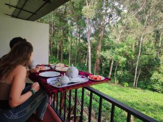 Green Wood Hotel - 9