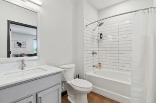 CozySuites on Mass with garage parking #6 - 1