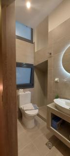 D Spacious Brand New Studio Ideal for 2 D - 8