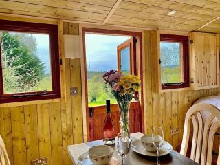 Intimate Hot Tub Getaway, Cosy Couples Retreat - 2