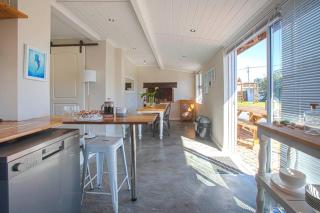 Beautiful family beach cottage! - Pringle Bay - 4