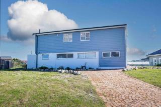 Beautiful family beach cottage! - Pringle Bay - 7
