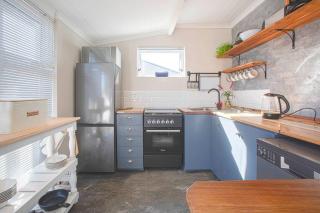 Beautiful family beach cottage! - Pringle Bay - 8