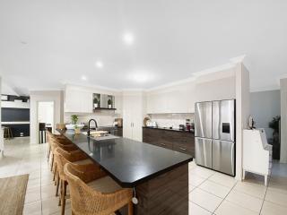 Family Entertainer with Pool - Luxury Holiday House in Lennox Head - 6