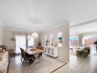 Family Entertainer with Pool - Luxury Holiday House in Lennox Head - Lennox Head - 2