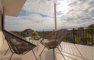 4 Bedroom Awesome Home In Sibenik - Piramatovci - 8
