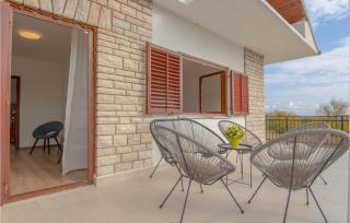 4 Bedroom Awesome Home In Sibenik - Piramatovci - 7