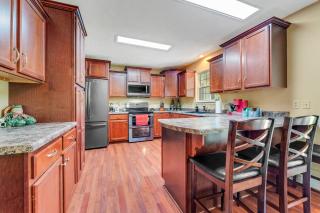 Flippin Haven- Spacious & Cozy Retreat home - Flippin - 1