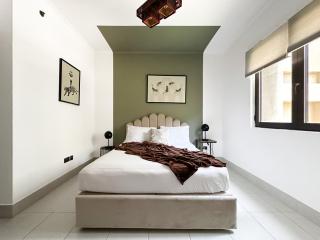 Trophy 2BR Aladdin Estate w Burj Khalifa View - Dubai - 5