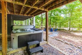 Modern w Fire Pit Deck, Grill & Hot Tub - 7