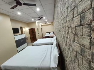 Hotel R D Palace - Varanasi - 8