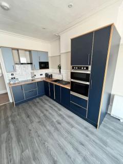 Stunning 2 Bedroom Ground Floor Sea View Apartment - Llandrillo-yn-Rhôs - 4