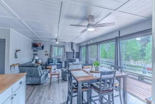 Cozy Cottage with Stunning Deck Views - Duck Creek Village - 9