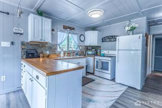 Cozy Cottage with Stunning Deck Views - Duck Creek Village - 8
