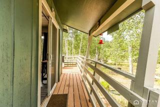 Cozy Cottage with Stunning Deck Views - 5