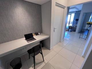 1008 The Median, Rosebank - Johannesburg - 7