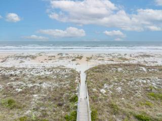 Relaxing beach getaway just steps to the shore - 3