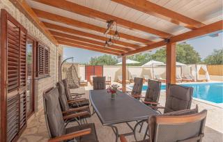4 Bedroom Awesome Home In Sibenik - Piramatovci - 9