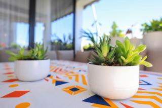 Colorful Oasis with Sunny Balcony - 4