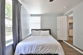 Fenced in With Jacuzzi Close to Siesta Key Bridge! - Sarasota - 3